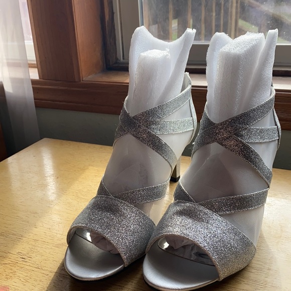 Sandales à Talons Easy Street 'Alive @ 5' Dorées Avec Strass - Taille US 11 (Neuf Avec Emballage)